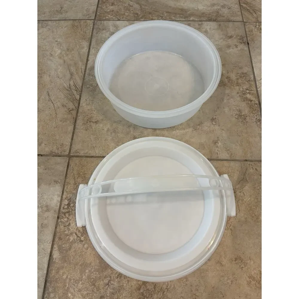 Vintage Tupperware Round Cake Taker Pie Carrier White w/ Locking Handle & Lid